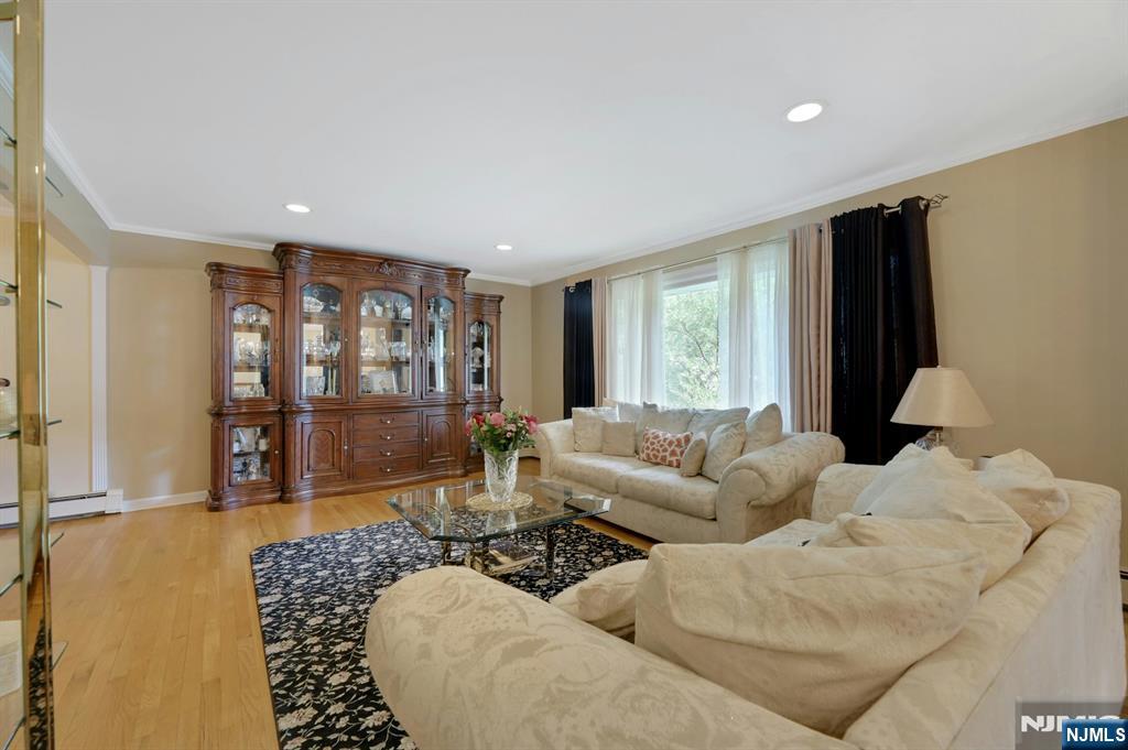 Homes for Sale in Northern NJ | ThisIsRiverEdge.com 33 Hurlbut Street