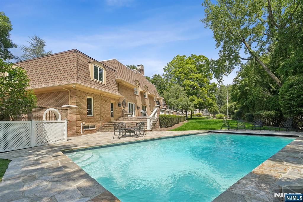 Photo of 425 Saddle Back Trail, Franklin Lakes, NJ 07417 (MLS # 25013654)