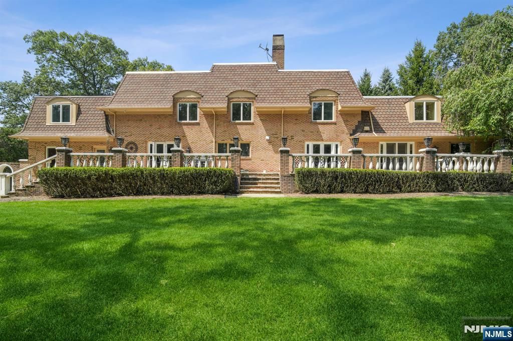 Photo of 425 Saddle Back Trail, Franklin Lakes, NJ 07417 (MLS # 25013654)
