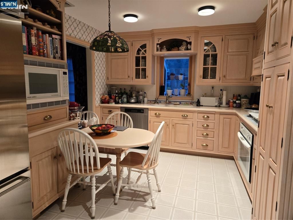 Photo of 19 Berkeley Terrace, Livingston, NJ 07039 (MLS # 26007434)