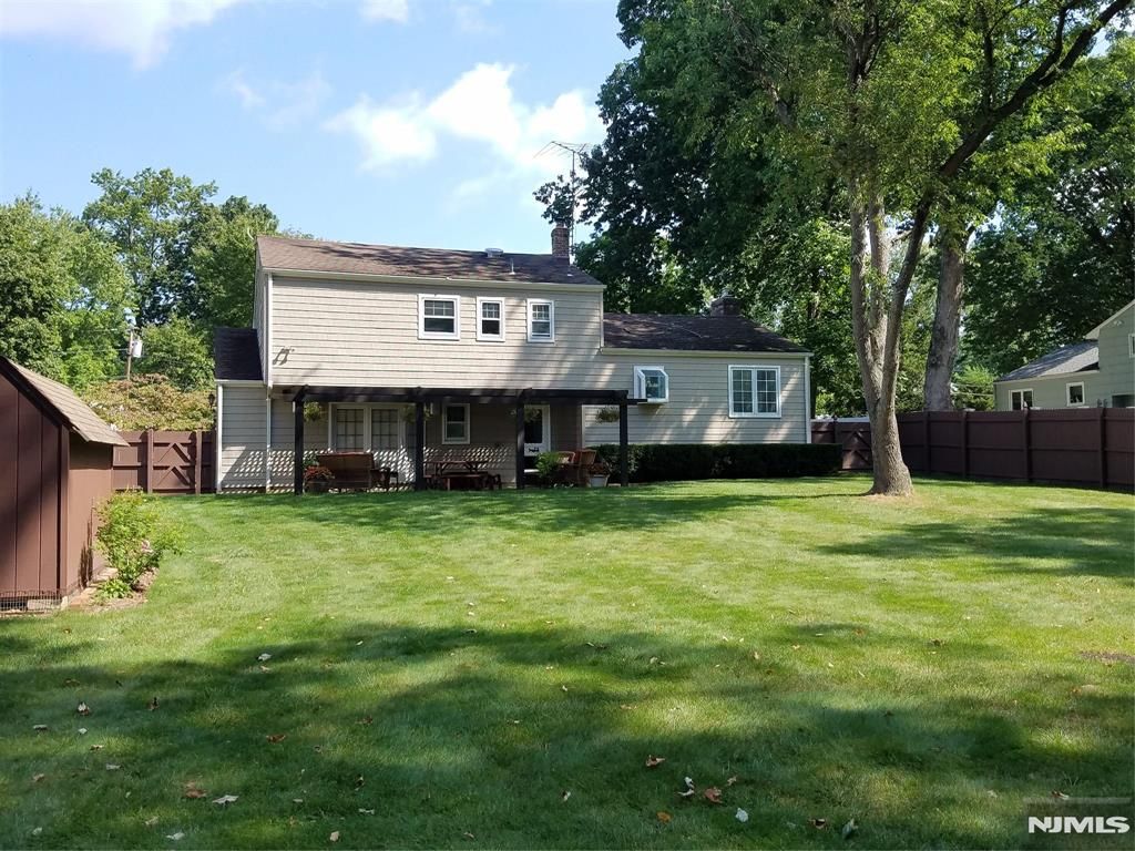 Photo of 19 Berkeley Terrace, Livingston, NJ 07039 (MLS # 26007434)
