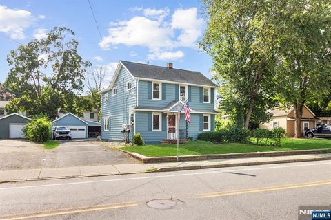 Photo of 923 Ringwood Ave #2, Wanaque, NJ 07420 (MLS # 26006092)