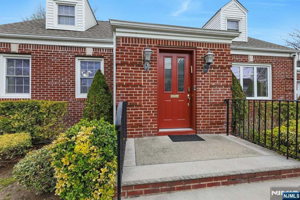 10-15 Ellis Avenue