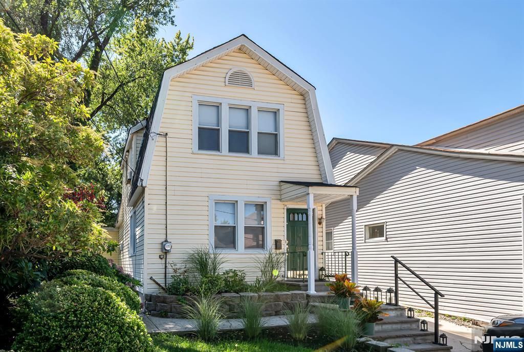 Photo of 428 Washington Terrace, Leonia, NJ 07605 (MLS # 25032500)