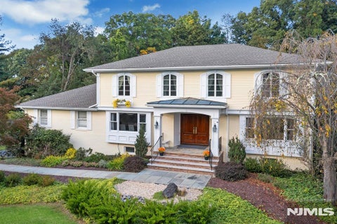 Photo of 23 Ranch Road, Upper Saddle River, NJ 07458 (MLS # 26039302)