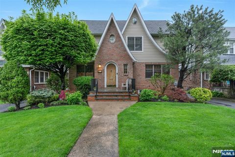 1305 Dickerson Road Teaneck NJ 07666