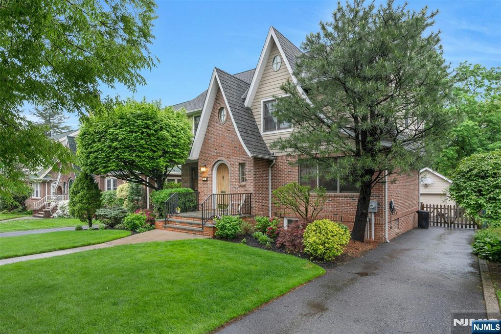 1305 Dickerson Road
