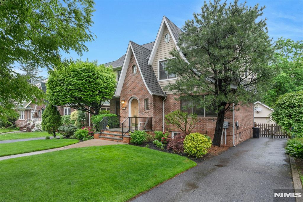 1305 Dickerson Road