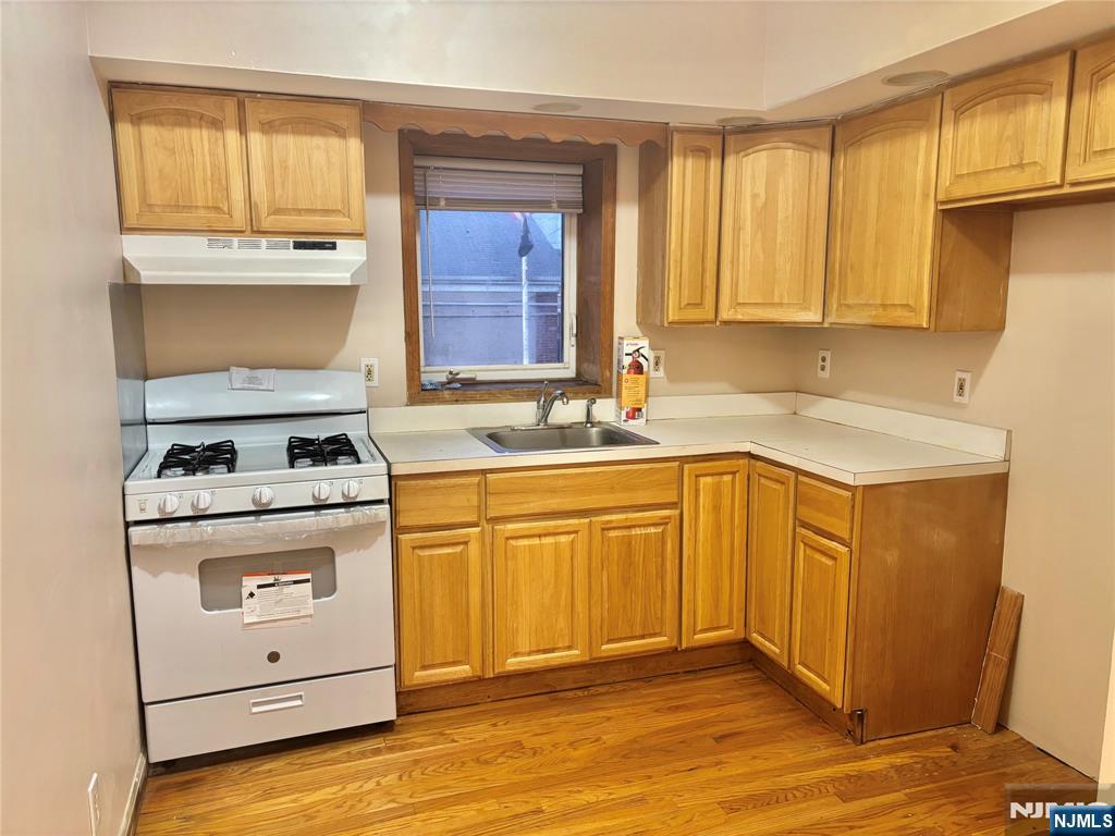 121123 Ridge Rd 3, North Arlington, New Jersey - 3 Bedrooms  
1 Bathrooms  
5 Rooms - 