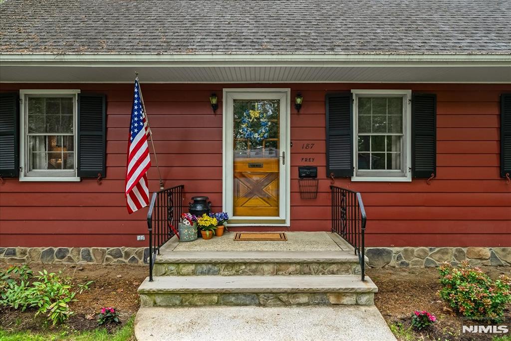 187 Henry Place