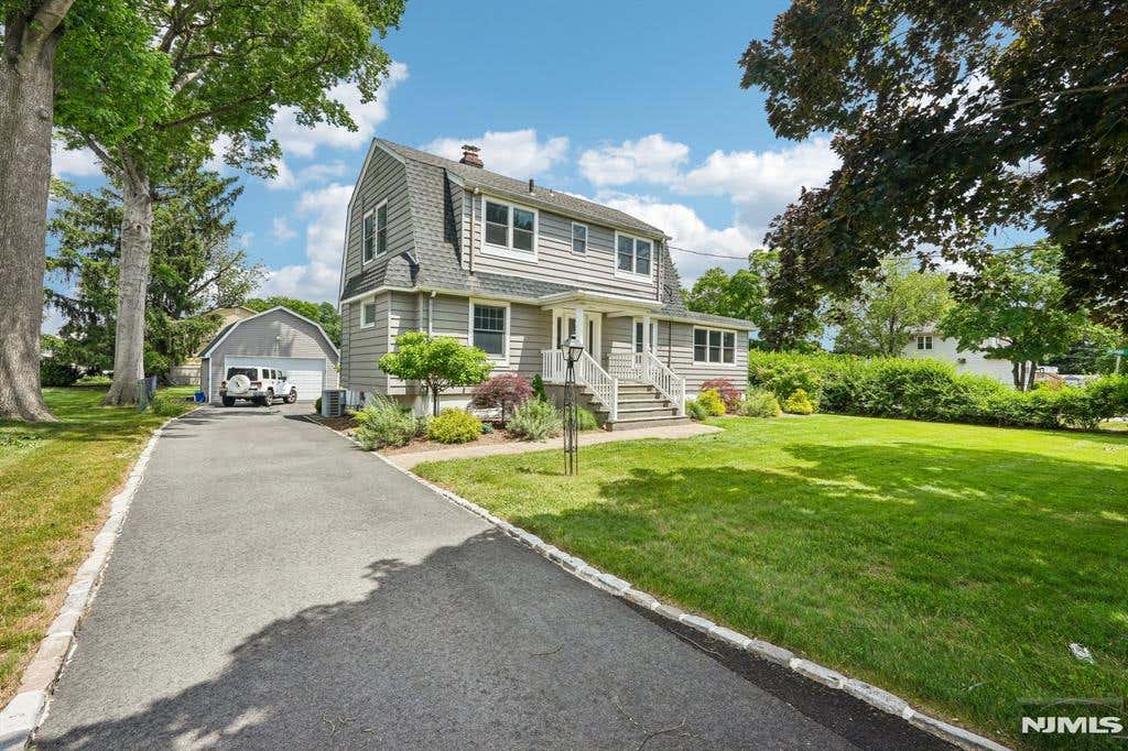 Photo of 377 Hollywood Avenue, Fairfield, NJ 07004 (MLS # 26023299)