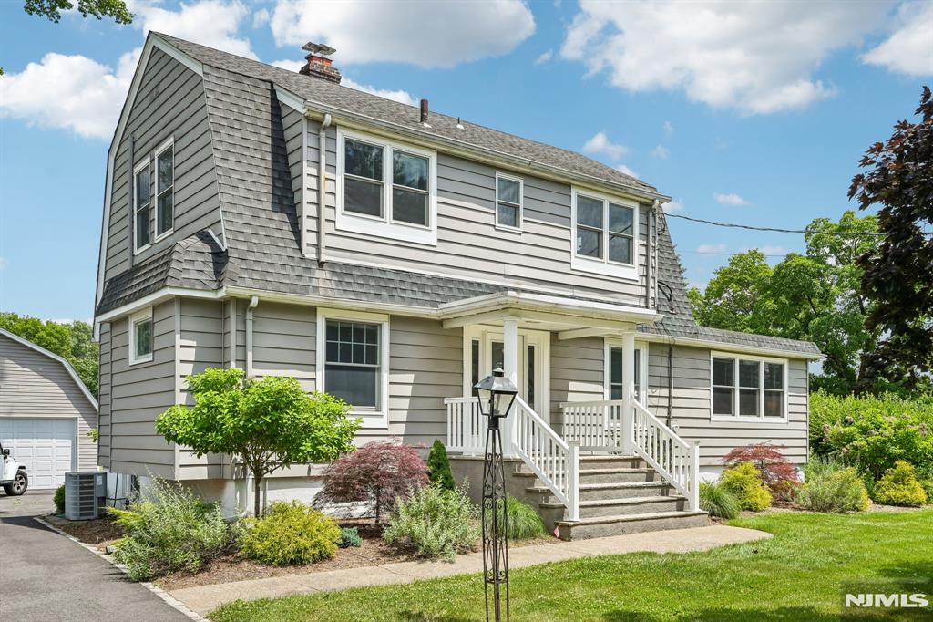 Photo of 377 Hollywood Avenue, Fairfield, NJ 07004 (MLS # 26023299)