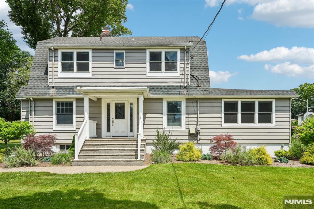 Photo of 377 Hollywood Avenue, Fairfield, NJ 07004 (MLS # 26023299)