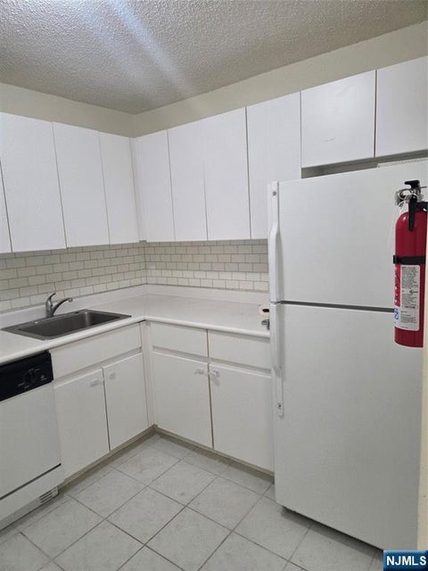 Photo of 2100 Linwood Avenue #23D, Fort Lee, NJ 07024 (MLS # 26023370)