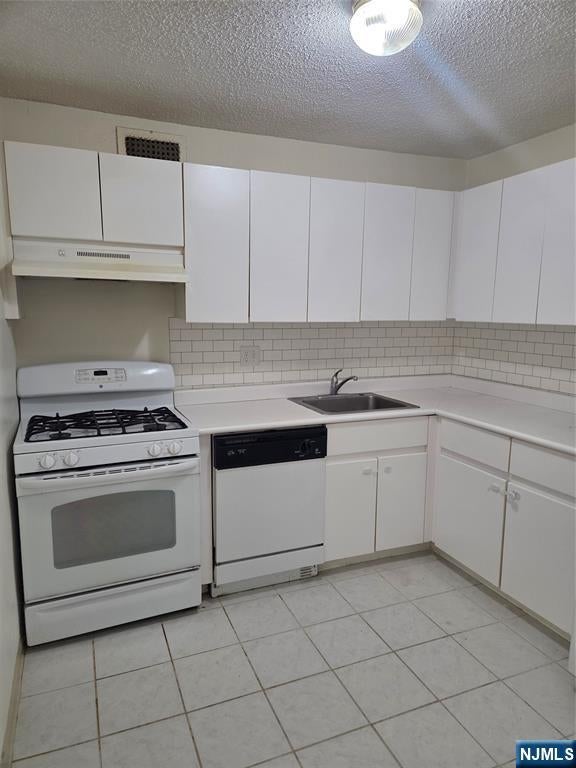Photo of 2100 Linwood Avenue #23D, Fort Lee, NJ 07024 (MLS # 26023370)