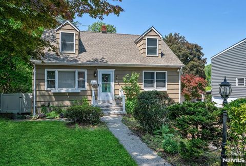 Photo of 17 Canterbury Road, Ringwood, NJ 07456 (MLS # 26019009)