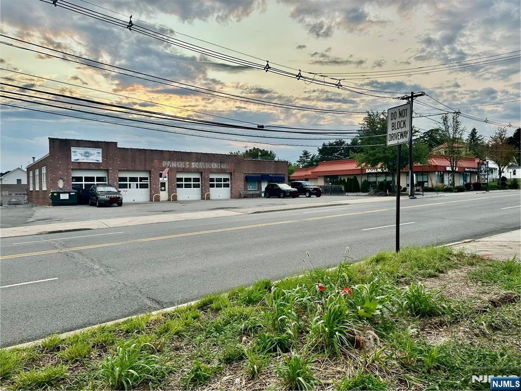 16-18 Livingston Avenue