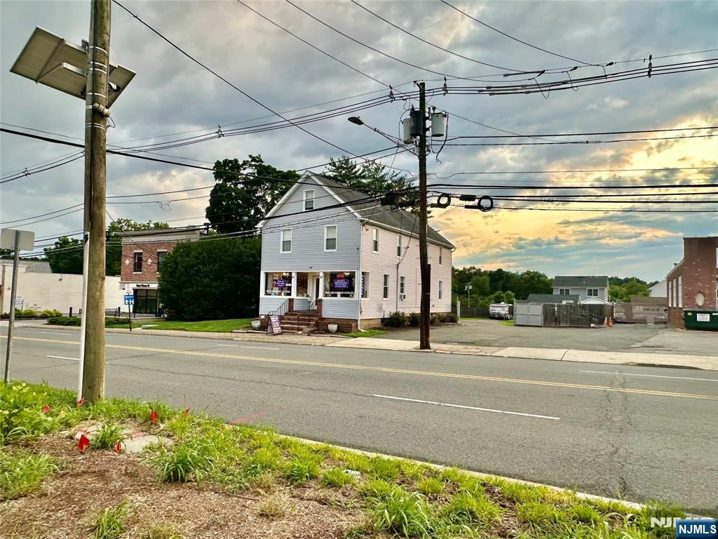 16-18 Livingston Avenue