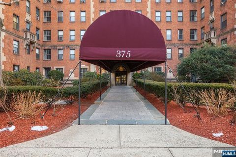 Photo of 363377 Mount Prospect Pl #2AW, Newark, NJ 07104 (MLS # 26020828)