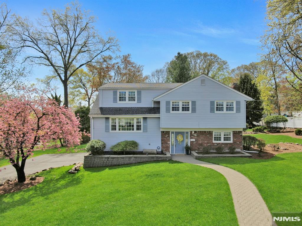 122 Royal Drive
