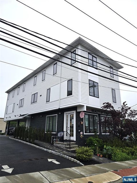 Photo of 21 Summit Street, Tenafly, NJ 07670 (MLS # 26036239)