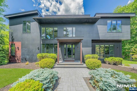 Photo of 176 Edson Terrace, Franklin Lakes, NJ 07417 (MLS # 26019185)