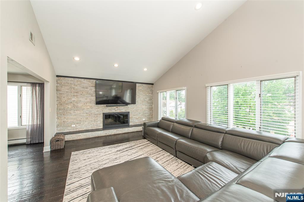 268 Travers Place