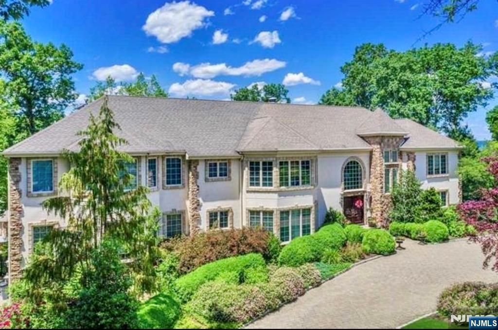 Photo of 554 Hampton Hill Road, Franklin Lakes, NJ 07417 (MLS # 26003052)