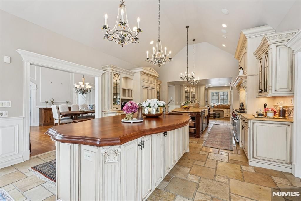 Photo of 554 Hampton Hill Road, Franklin Lakes, NJ 07417 (MLS # 26003052)