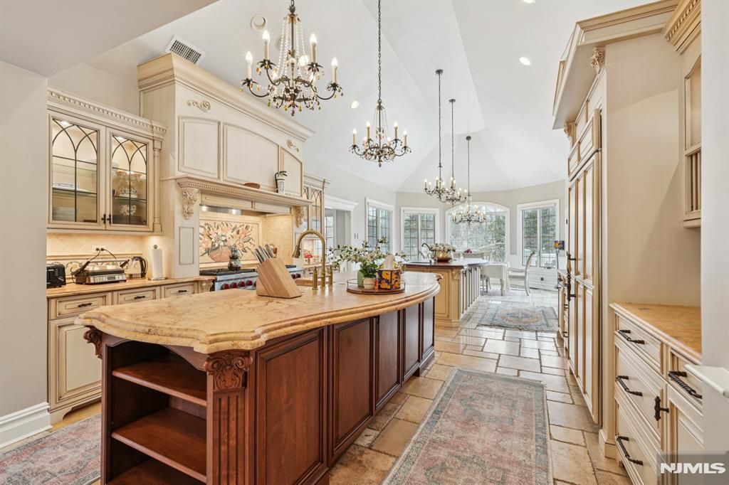 Photo of 554 Hampton Hill Road, Franklin Lakes, NJ 07417 (MLS # 26003052)