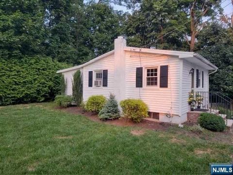 Photo of 295 Lincoln Ave, Ridgewood Village, NJ 07450 (MLS # 26019439)