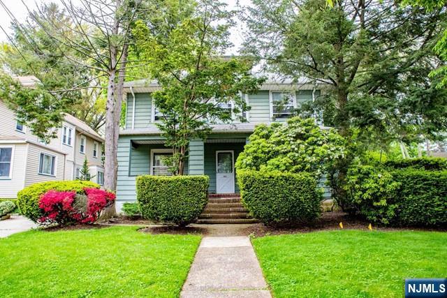 461 Larch 2, Bogota, New Jersey - 2 Bedrooms  
1 Bathrooms  
5 Rooms - 