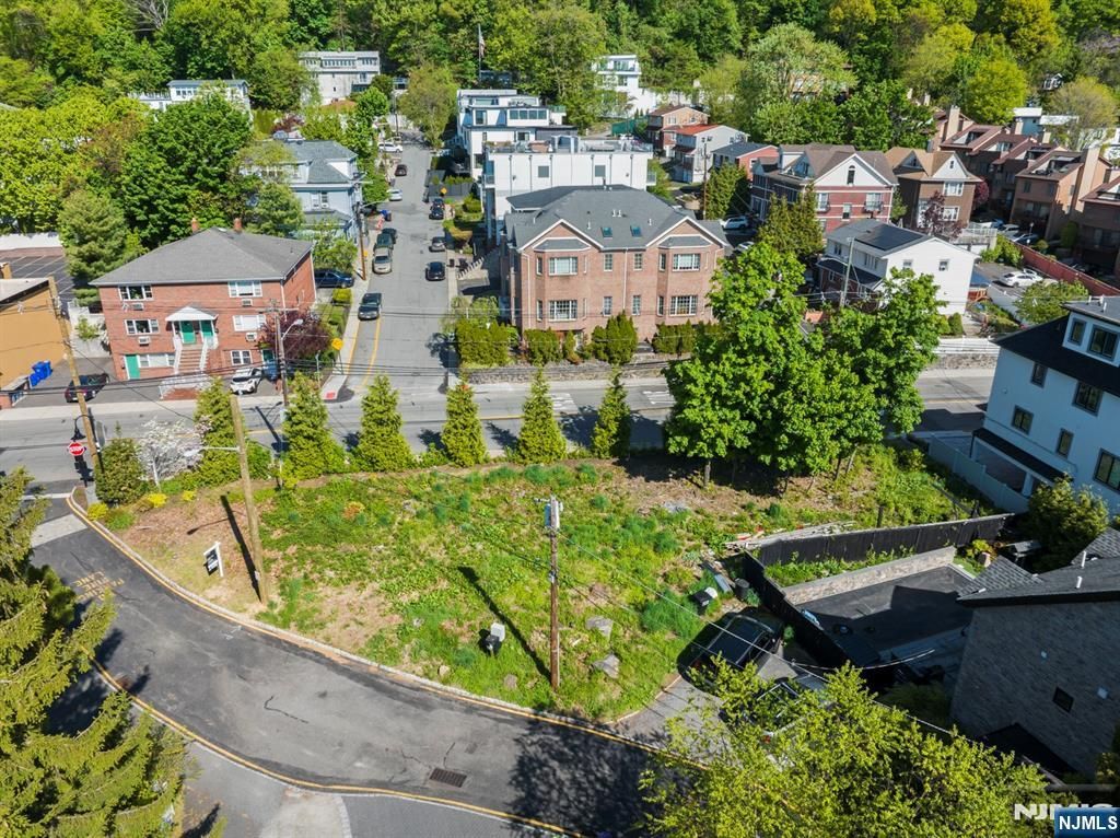 Photo of 5 Vista Lane, Edgewater, NJ 07020 (MLS # 26016364)
