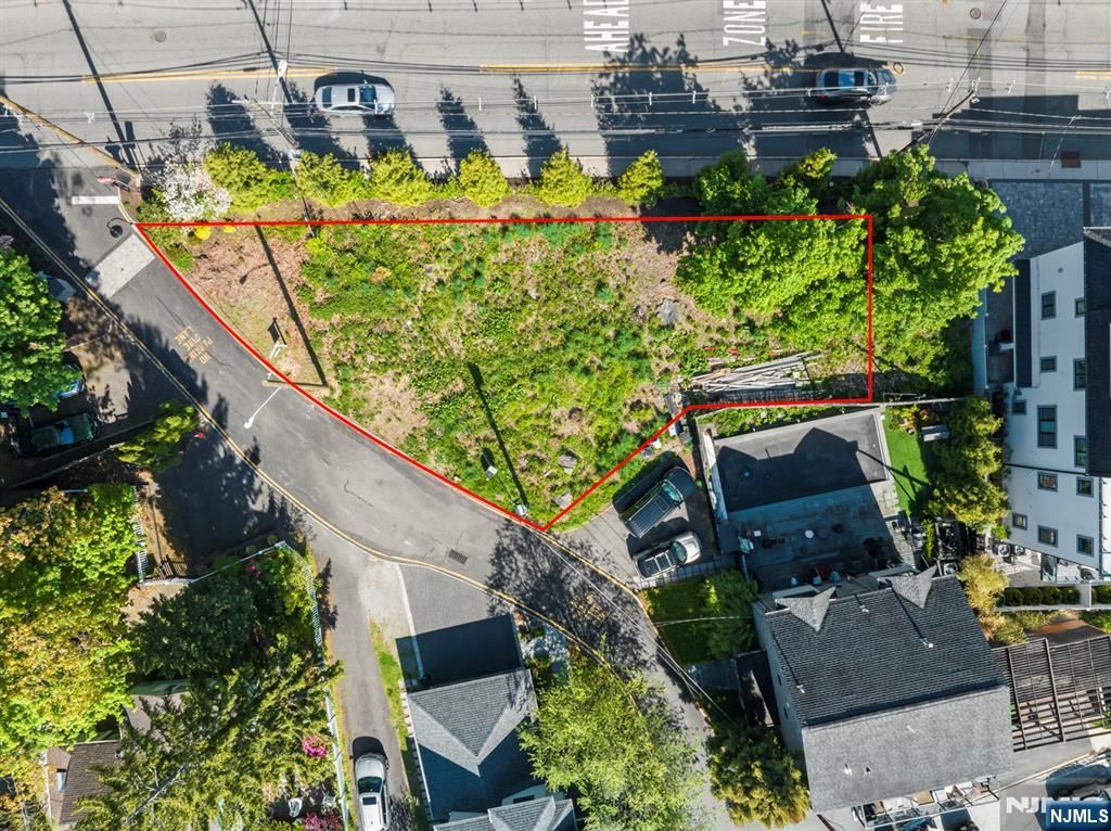 Photo of 5 Vista Lane, Edgewater, NJ 07020 (MLS # 26016364)