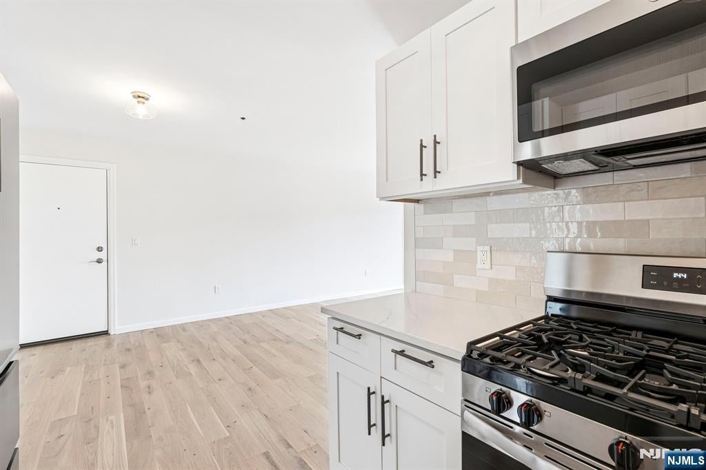 300 Schuyler Avenue 16