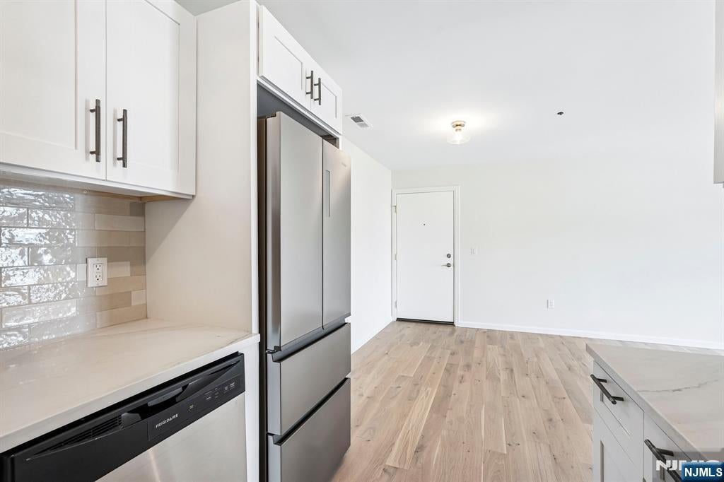 300 Schuyler Avenue 16