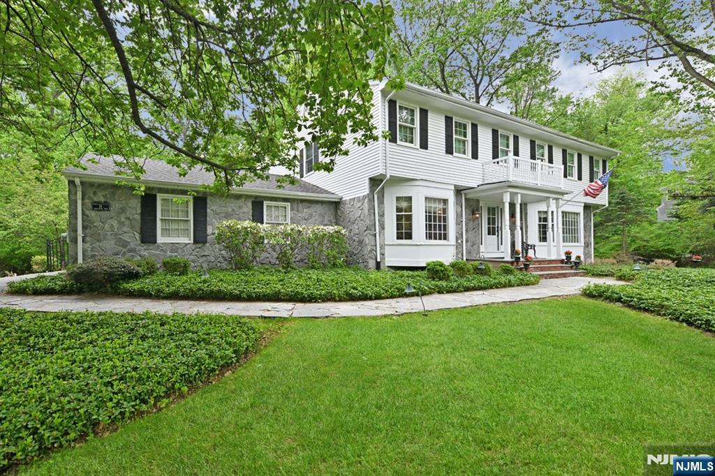 16 Knollwood Road