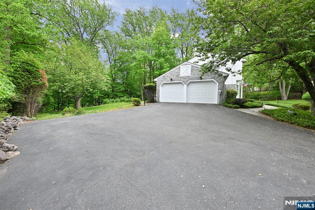 16 Knollwood Road