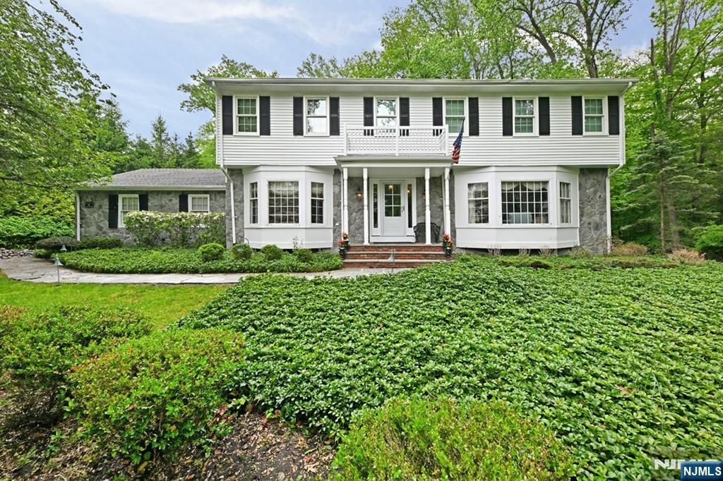 Photo of 16 Knollwood Road, Upper Saddle River, NJ 07458 (MLS # 26016694)