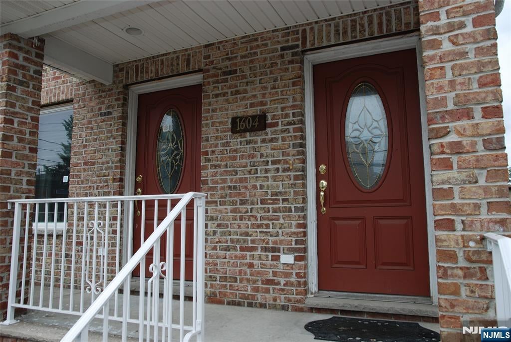 1604 John Street 1
