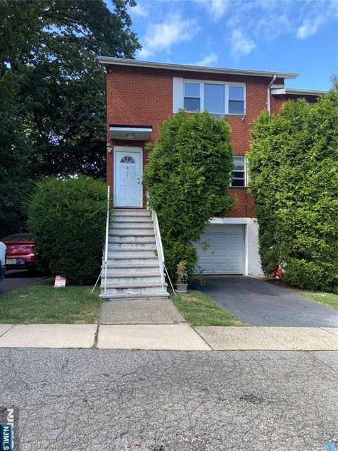 Photo of 815 Bergen Blvd #2, Fort Lee, NJ 07024 (MLS # 26011595)