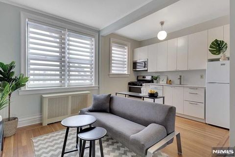 Photo of 755 Anderson Avenue #4J, Cliffside Park, NJ 07010 (MLS # 26012392)