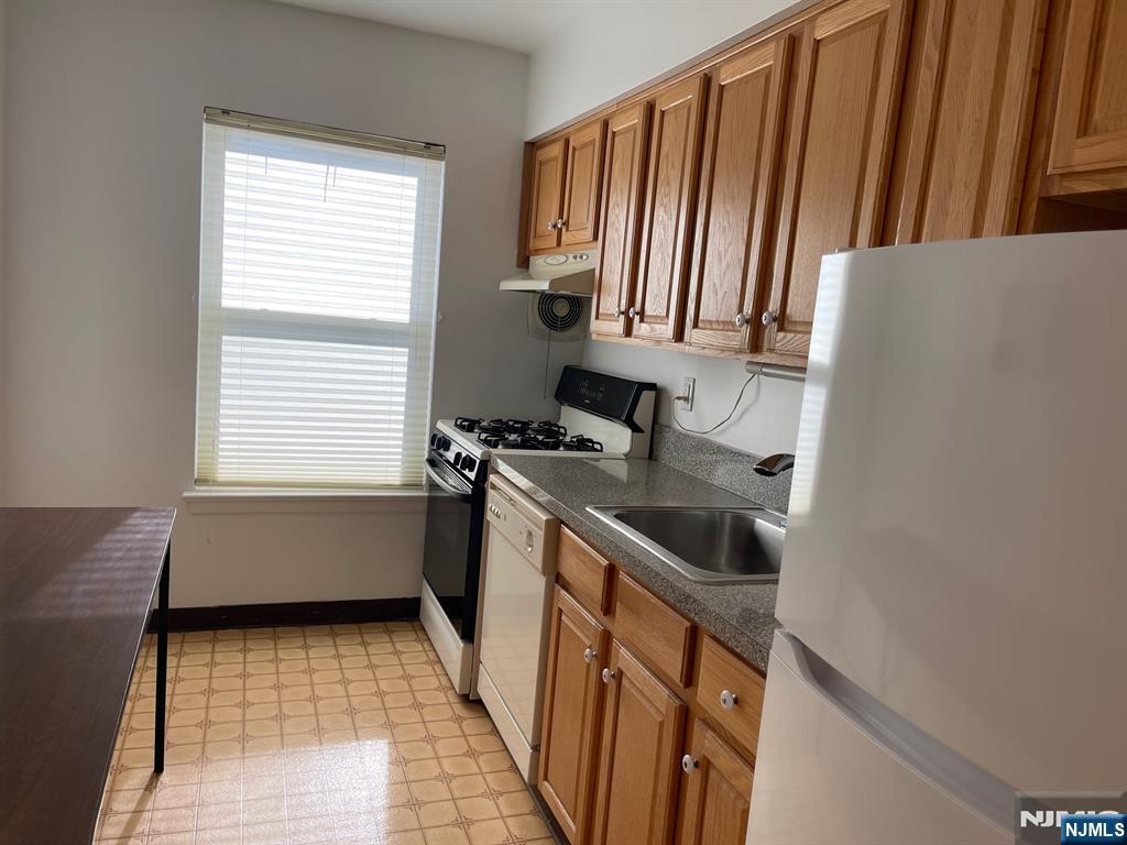 20 E Church Street 7