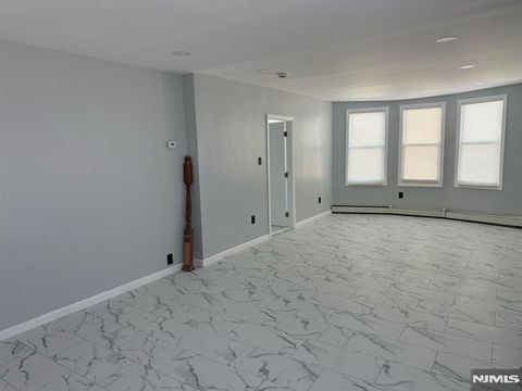 MLS: 25005431