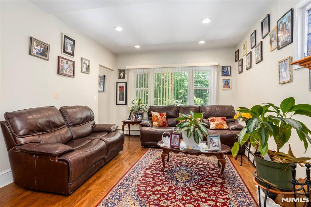 54 Bedford Avenue