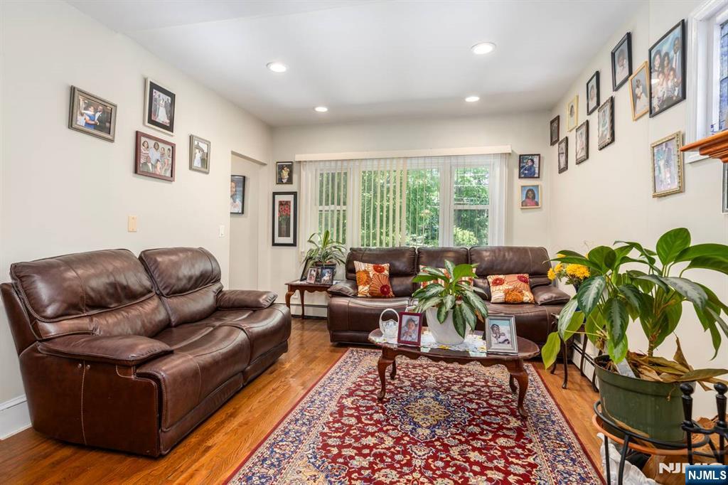 54 Bedford Avenue