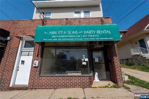 Photo of 286 Queen Anne Road, Teaneck, NJ 07666 (MLS # 25028225) Photo of 286 Queen Anne Road, Teaneck, NJ 07666 (MLS # 25028225)