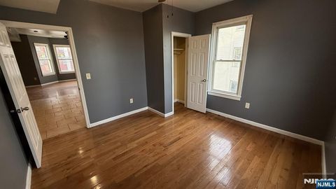 Photo of 134 Milford Ave #2 fl, Newark, NJ 07108 (MLS # 25043393)