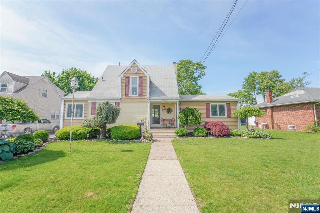 Rental Property at 21 Gantner Ave, Elmwood Park, New Jersey - Bedrooms: 3 
Bathrooms: 2 
Rooms: 7  - $3,800 MO.