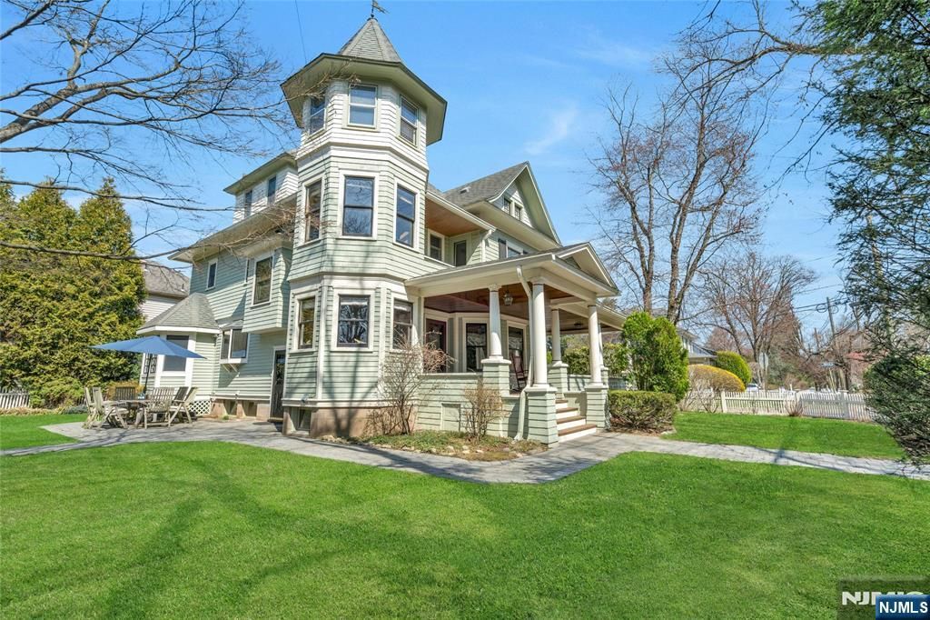 Photo of 321 Hollywood Avenue, Ho-Ho-Kus, NJ 07423 (MLS # 26008330)